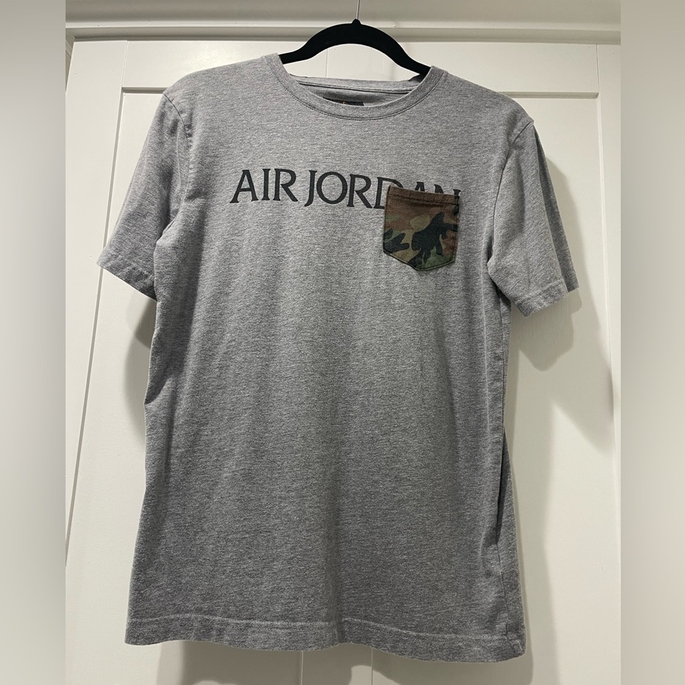 Air Jordan T-Shirt Size XL‎